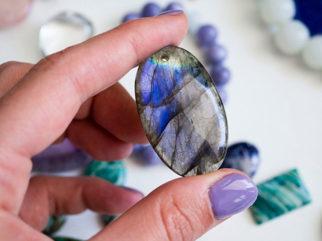 lithotherapie-comment-porter-les-pierres