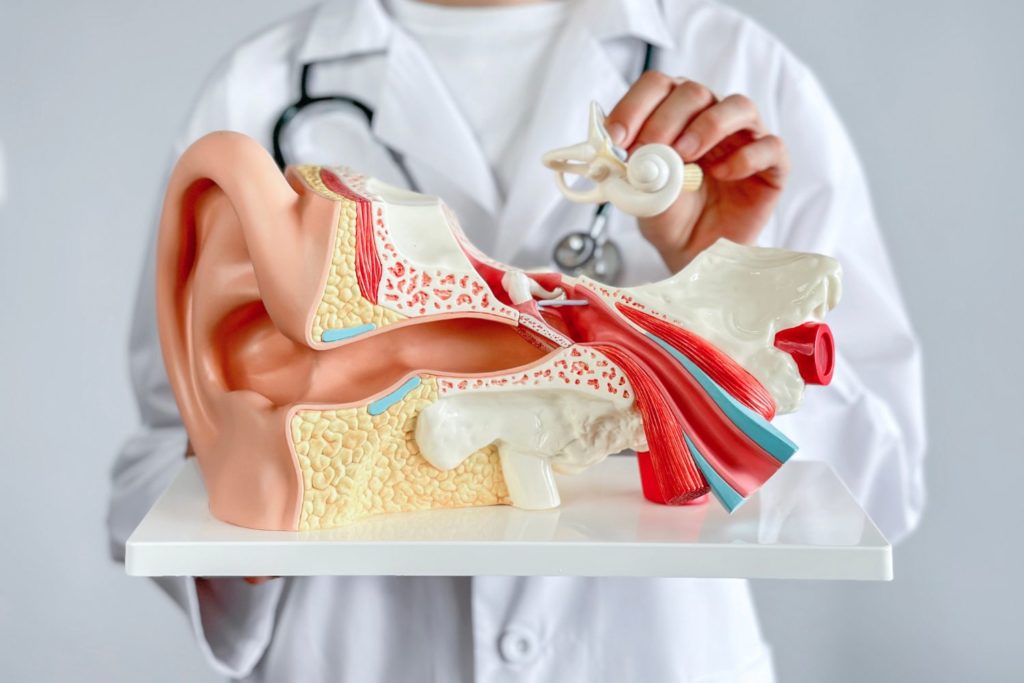 remede-oreille-bouchee-causes