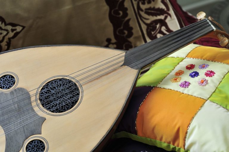 Biwa - Guide des Instruments de Musique de A à Z - Musicothérapie ...