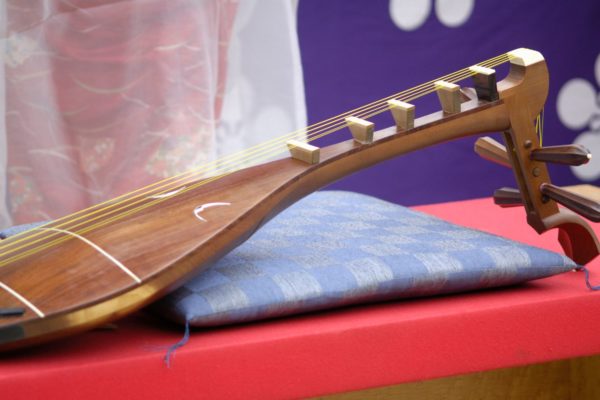 Biwa - Guide des Instruments de Musique de A à Z - Musicothérapie ...