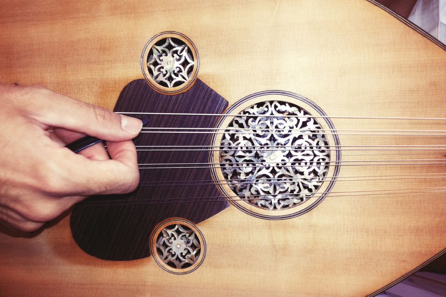 Oud - Guide des Instruments de Musique de A à Z - Musicothérapie ...