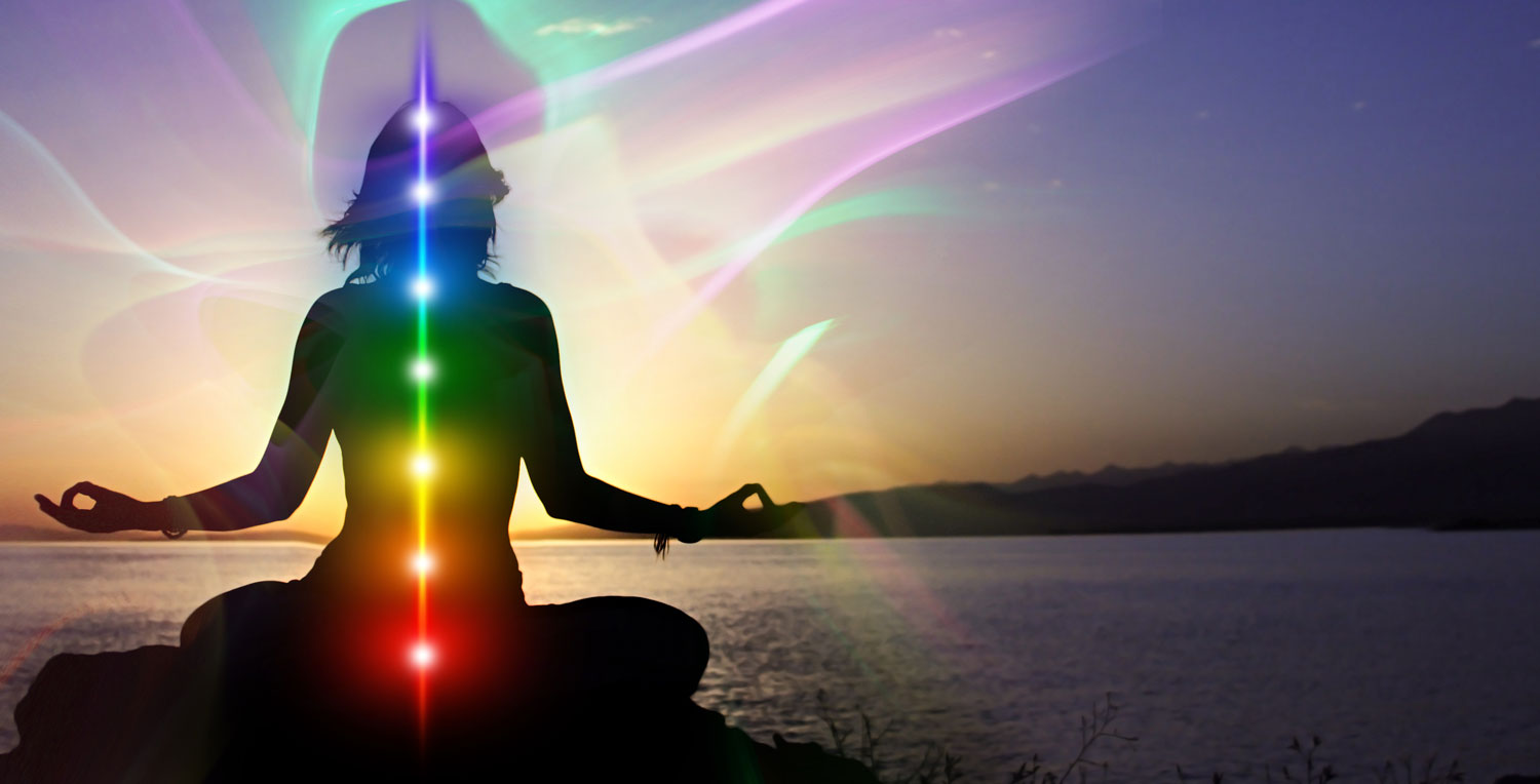 interaction-aura-chakras-guide-pratique-techniques-equilibrage-et-de-meditation-ciblees