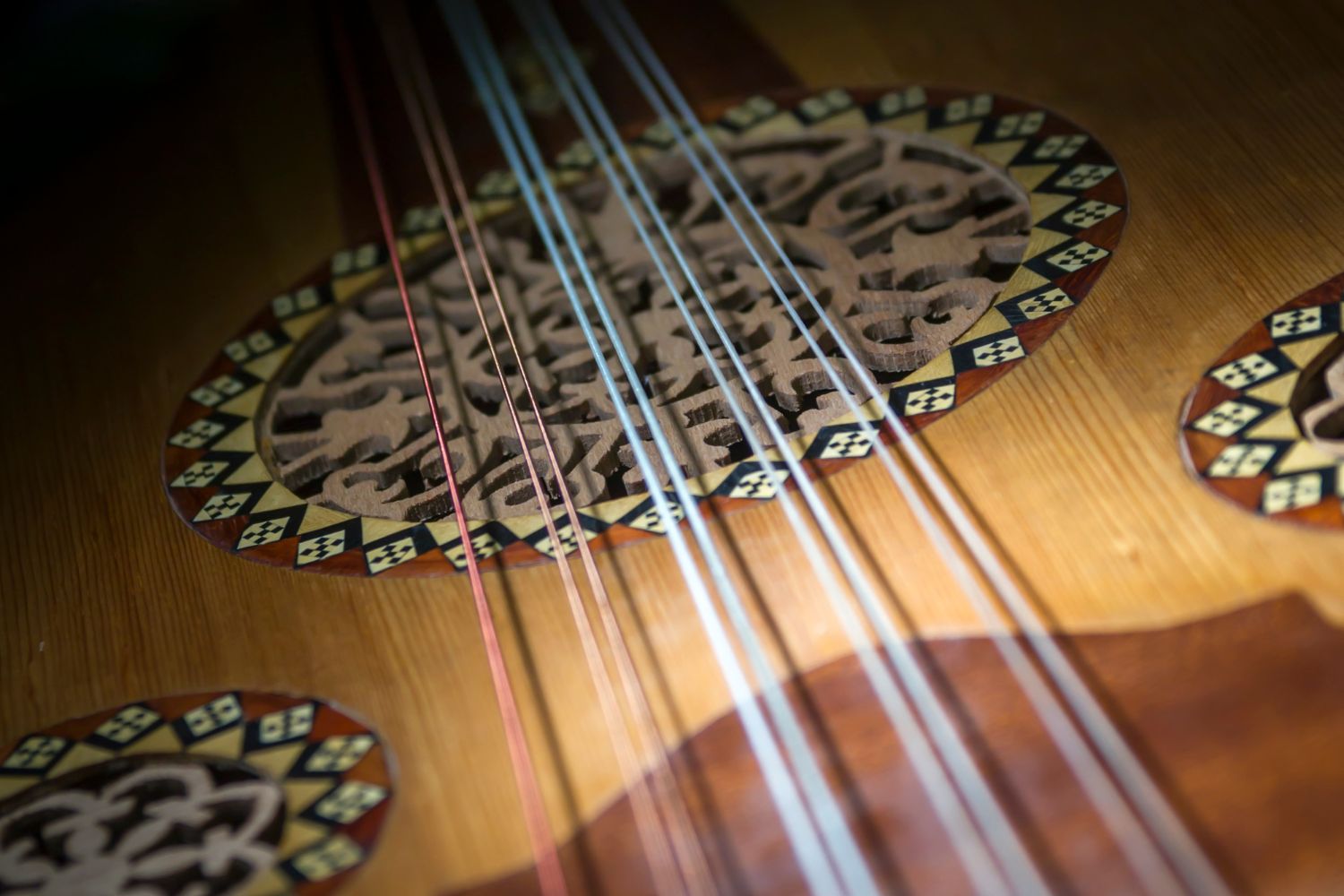 Oud électro-acoustique - Guide des Instruments de Musique de A à Z ...
