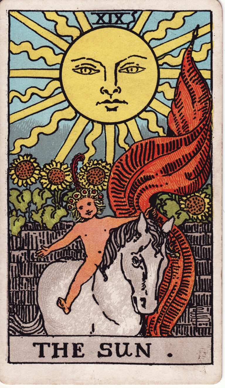 Arcane XIX du tarot Rider-Waite, la carte du Soleil : un enfant sur un cheval blanc sous un grand soleil rayonnant